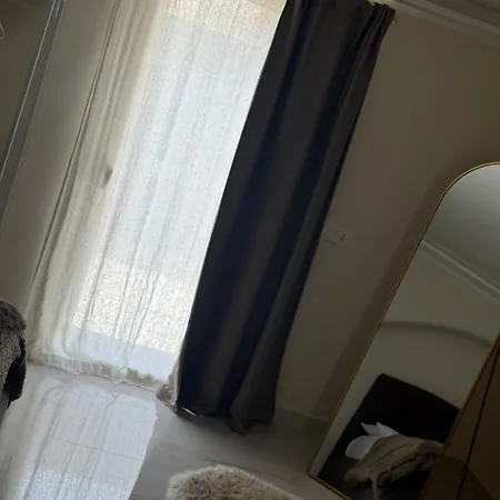 Lombardo House דירה